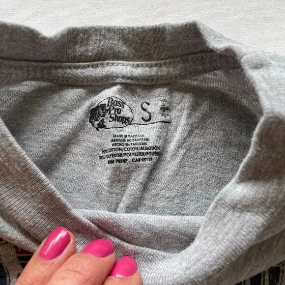 Cabela's / Bass Pro Shop Gray Short Sleeve Graphic Shirt size Small - Picture 4 of 5